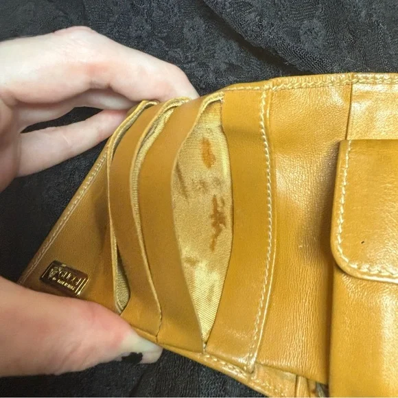 Vintage Gucci Micro GG Bifold Wallet – Beige PVC & Tan Leather - Picture 5 of 11